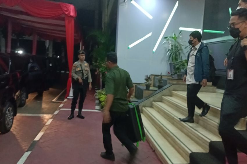  KPK Obok-Obok Kantor Haji, 3 Koper Dibawa!