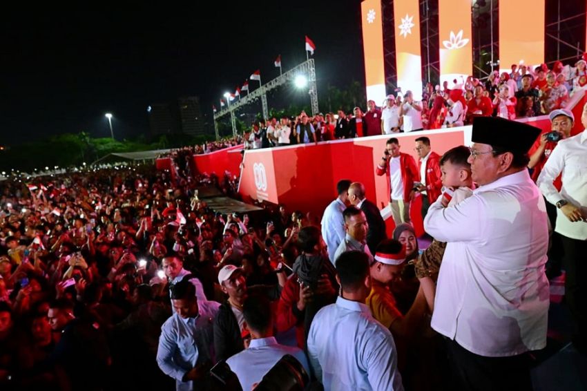 Prabowo Cium Anak di Monas Bikin Gempar!