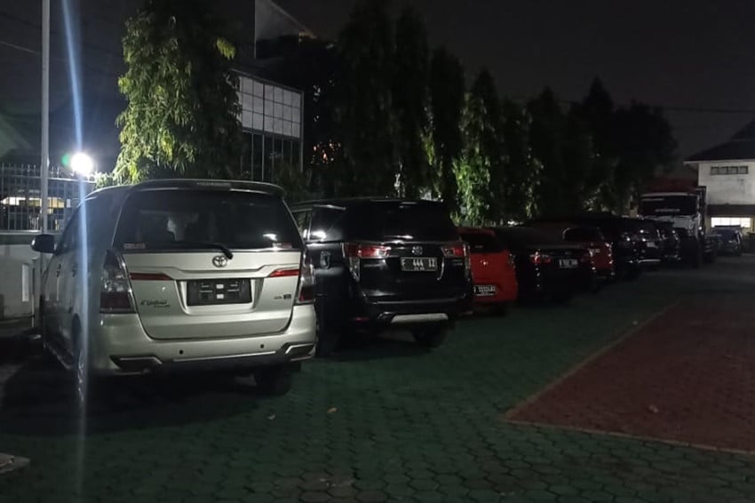  Mobil Mewah DPR Disita KPK! Ada Apa?